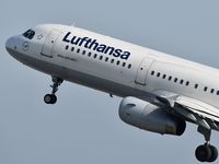 D-AIDC @ LPPT - Lufthansa take off runway 03 - by JC Ravon - FRENCHSKY