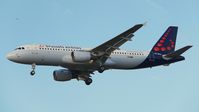 OO-SNJ @ EBBR - In final for rwy 25R.