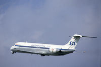 SE-DBX @ EHAM - SAS Douglas DC-9-41 taking off from Schiphol airport, the Netherlands, 1984 - by Van Propeller