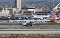 N962NN @ KLAX - Boeing 737-800 - by Mark Pasqualino