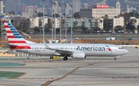 N939NN @ KLAX - Boeing 737-800 - by Mark Pasqualino