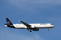 D-AISP @ EKCH - First view of LH's new c/s in CPH. D-AISP landing rw 04L - by Erik Oxtorp