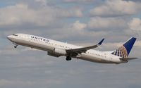 N69804 @ KLAX - Boeing 737-900ER