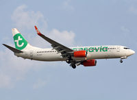 PH-GGX @ LEBL - Landing rwy 07L with GOL sharklets / Orange engines - by Shunn311
