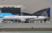 N17139 @ KLAX - Boeing 757-200 - by Mark Pasqualino