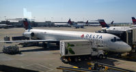N923DL @ KATL - At the gate Atlanta