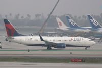 N3772H @ KLAX - Boeing 737-800 - by Mark Pasqualino