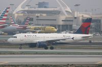 N352NB @ KLAX - Airbus A319 - by Mark Pasqualino