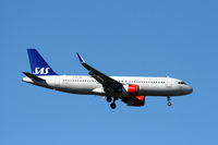 EI-SIE @ EKCH - EI-SIE landing rw 04L - by Erik Oxtorp