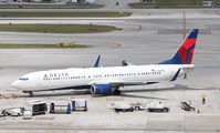 N828DN @ KFLL - Boeing 737-900ER - by Mark Pasqualino