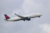 N341DN @ KFLL - Airbus A321-211 - by Mark Pasqualino