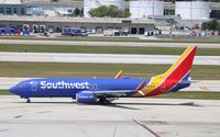 N8693A @ KFLL - Boeing 737-800 - by Mark Pasqualino
