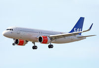 EI-SIF @ CPH - Copenhagen 22.4.2018 L/R R-22L - by leo larsen