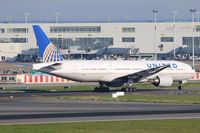 N217UA @ EBBR - Taxiing. - by Raymond De Clercq