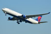 N818NW @ EHAM - Delta A333 taking-off - by FerryPNL