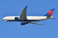 N860NW @ EHAM - Delta A332 - by FerryPNL