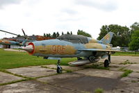906 @ LHBS - LHBS Budaörs Airport, Hungary - by Attila Groszvald-Groszi