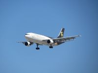 N122UP @ 3607 - Landing
