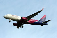 HA-LYW @ EKCH - HA-LYW landing rw 04R - by Erik Oxtorp