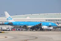 PH-BQA @ KORD - Boeing 777-200ER - by Mark Pasqualino