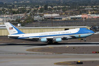 82-8000 @ KPHX - President Obama was on board. He waved to me as they were taking-off. - by Dave Turpie