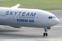 HL7783 @ VIE - Korean Air Boeing 777-300 - by Thomas Ramgraber