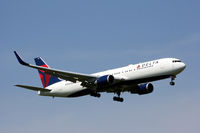 N178DZ @ EKCH - N178DZ landing rw 04R - by Erik Oxtorp