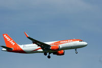 OE-IZJ @ EKCH - OE-IZJ landing rw 04L - by Erik Oxtorp