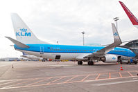 PH-BXZ @ CPH - Copenhagen 18.5.2018 - by leo larsen