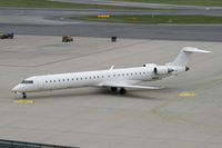 ES-ACL @ VIE - Nordica Canadair Regionaljet 900 - by Thomas Ramgraber
