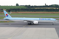 HL8208 @ VIE - Korean Air Boeing 777-300 - by Thomas Ramgraber
