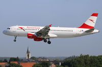 OE-LXB @ EBBR - Landing on rwy 25L.