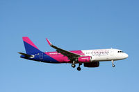 HA-LYZ @ EKCH - HA-LYZ landing rw 22L - by Erik Oxtorp