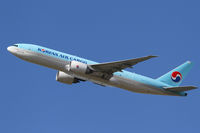 HL8251 @ LOWW - Korean Air Cargo Boeing 777