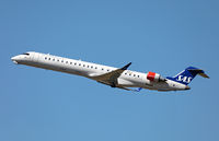 EI-FPG @ CPH - Copenhagen 3.7.2018 T/O R-22R - by leo larsen