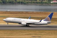 N76526 @ KPDX - Boeing 737-800