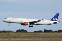 OY-KBL @ CPH - Copenhagen 12.7.2018 L/D R-04L - by leo larsen