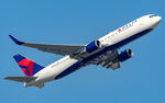 N178DZ @ EDDF - departure via RW07C - by Friedrich Becker