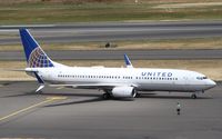 N76526 @ KPDX - Boeing 737-800