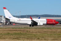 LN-DYW @ ENGM - Norwegian
