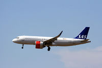 LN-RGM @ EKCH - LN-RGM landing rw 22L