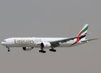 A6-EPR @ OMDB - Landing on DUBAI INTERNATIONAL Airport - by Willem Göebel