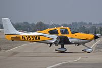 N165MW @ KBOI - Taxiing onto the north GA ramp.