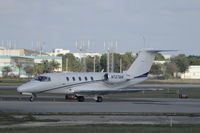 N727AW @ FXE - taxiing - by Bruce H. Solov