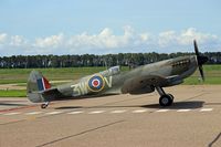 G-CKUE @ EHLE - Lelystad Airport