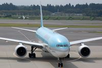 HL7721 @ RJAA - KE b772 finding its way to the gate - by FerryPNL