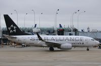 N13720 @ KORD - Boeing 737-724