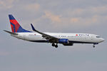 N776DE @ KMCO - On short final r/w 18R - by Robert Kearney