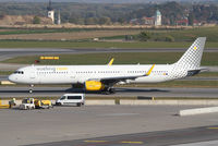 EC-MJR @ LOWW - Vueling A321
