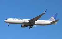 N660UA @ KORD - Boeing 767-322/ER - by Mark Pasqualino